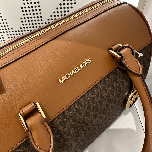 MICHAEL KORS TRAVEL MEDIUM DUFFEL CROSSBODY / SATCHEL BAG - Picture 8 of 16